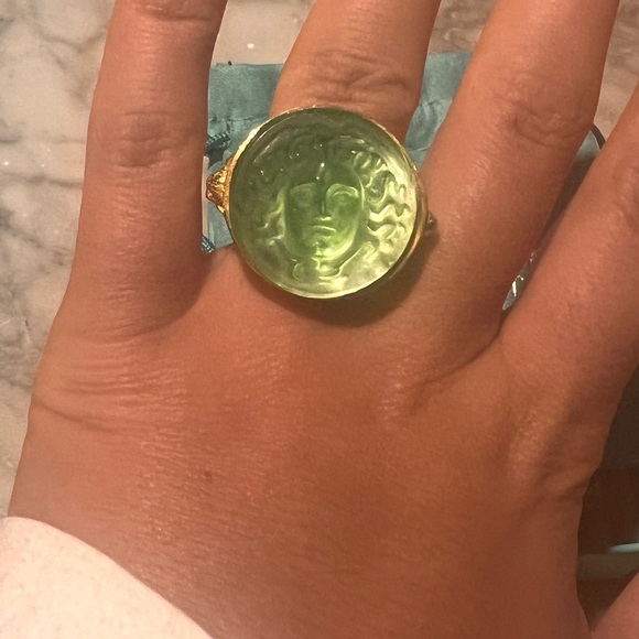 New in box Tagliamonte cameo ring size 7 - Picture 2 of 5